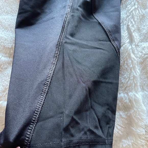 Black athletic capris - Picture 3 of 4